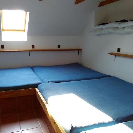 Apartman Na Farme U Koni Milesov Extérieur photo