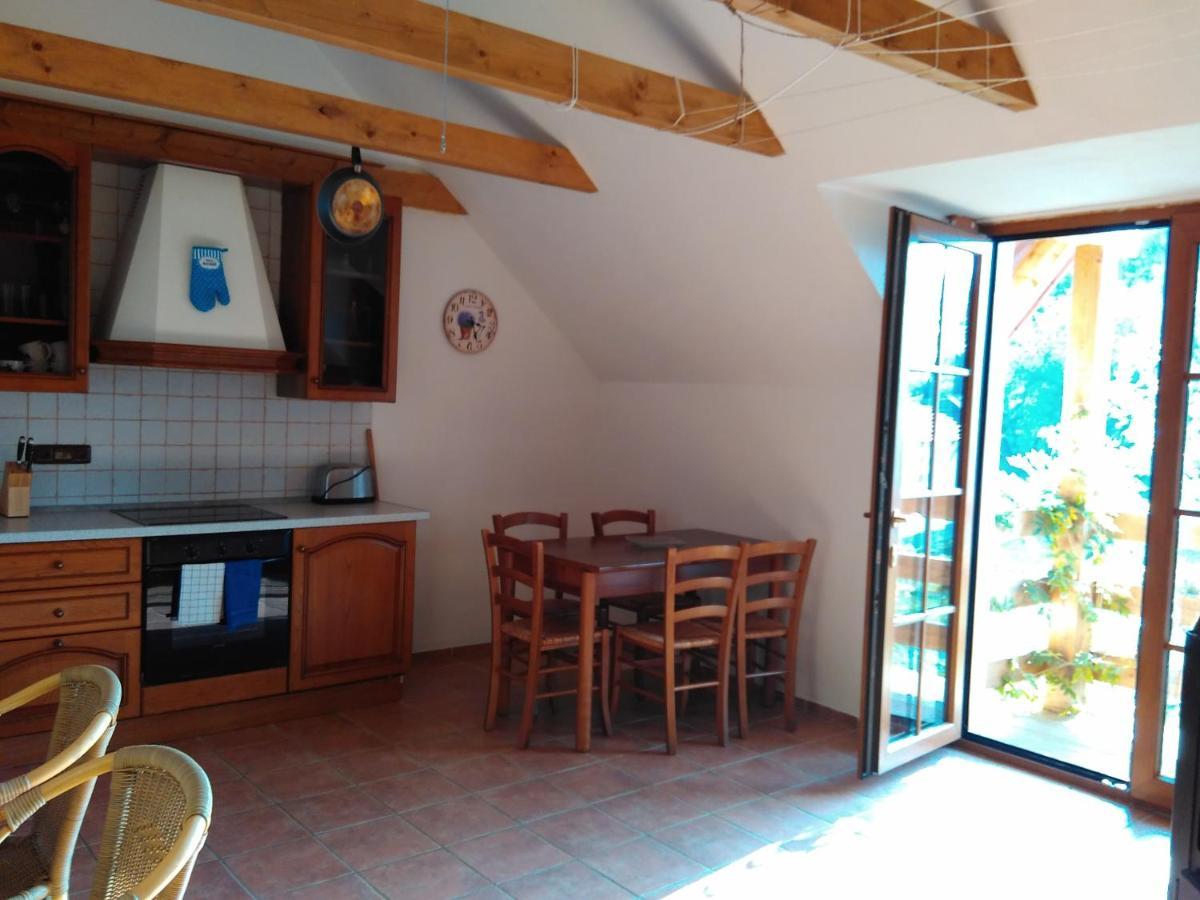 Apartman Na Farme U Koni Milesov Extérieur photo